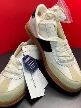 EPT- East Pacific Trade. SANTOS Off White/Black Sneakers. US Men’s 11/EU 44. Ful